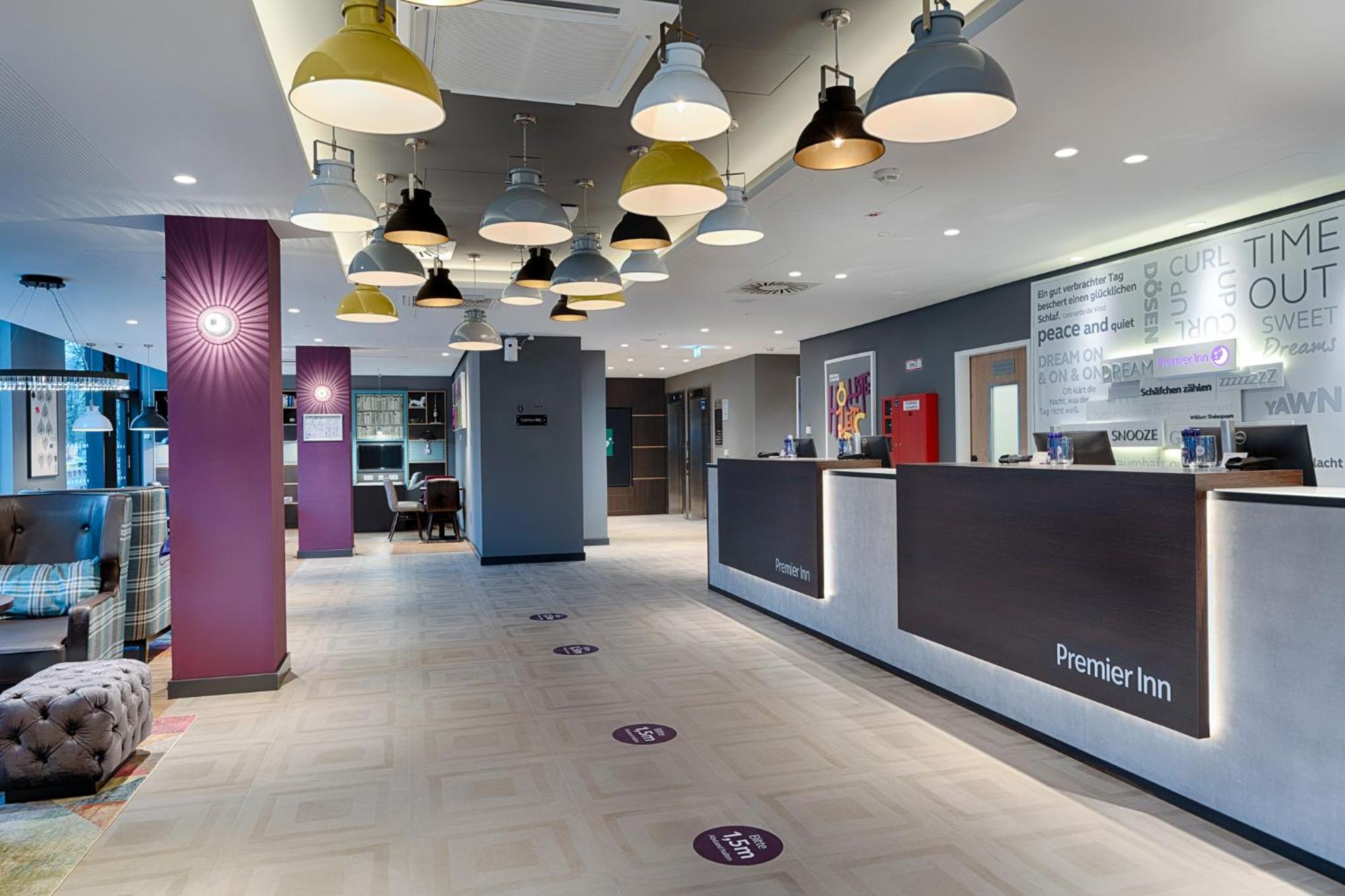 Premier Inn Berlin City Wilmersdorf Berlim Exterior foto